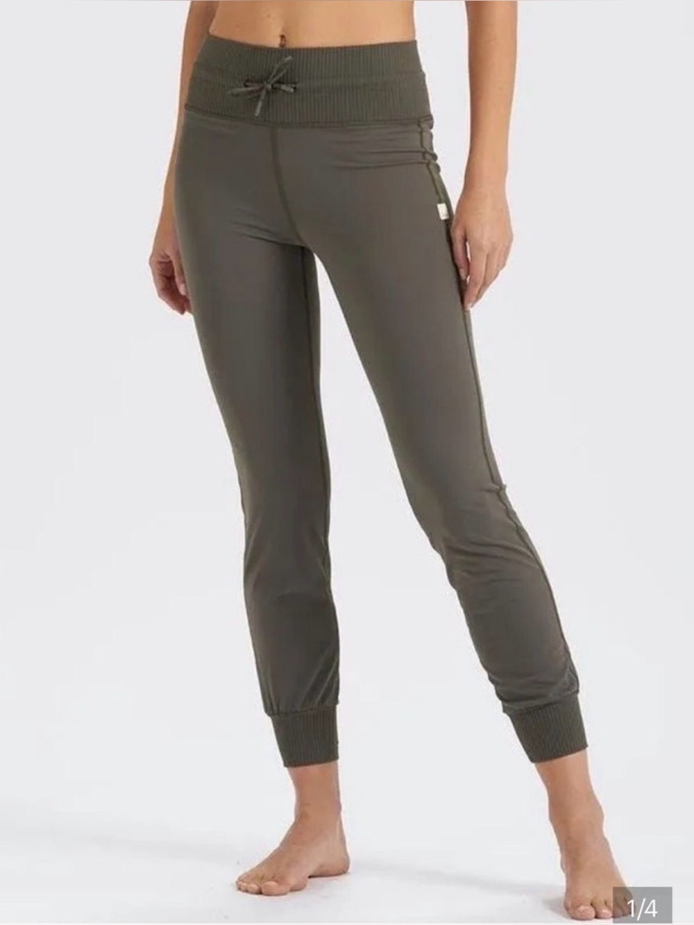 Vuori daily jogger in Oregano (olive green) womens medium